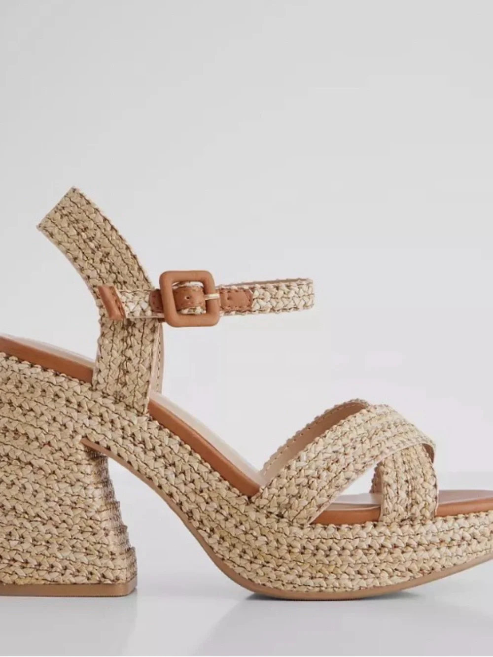 Soda braided raffia